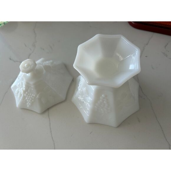 Vintage Anchor Hocking Milk Glass Candy Dish with Lid - Picture 9 of 10